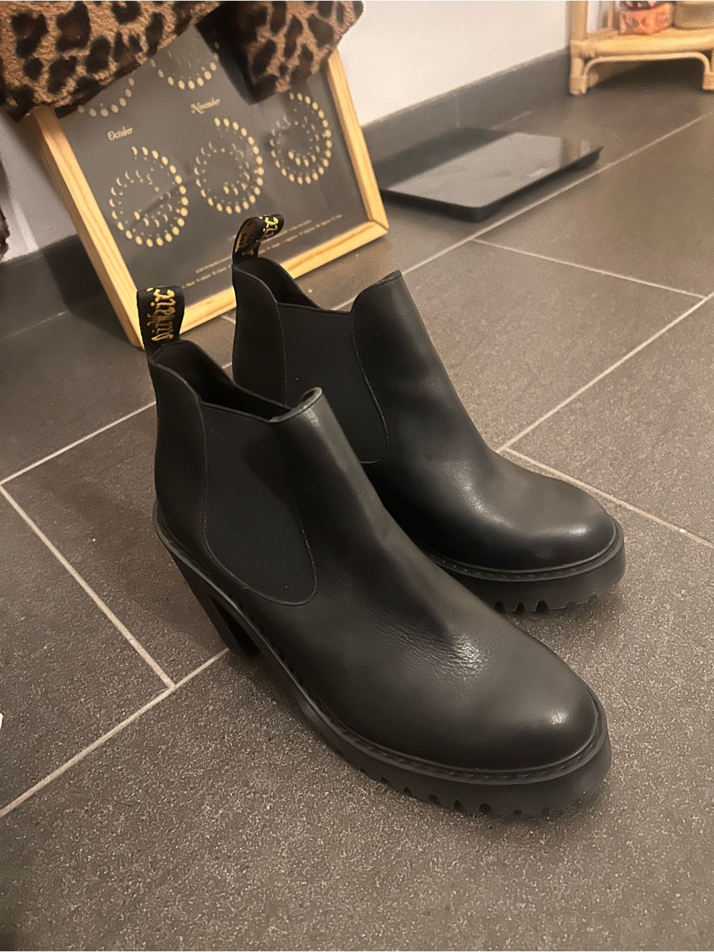 Doc Marten- Black Chunky Heel Chelsea Boot - NEVER WORN - Picture 2 of 5